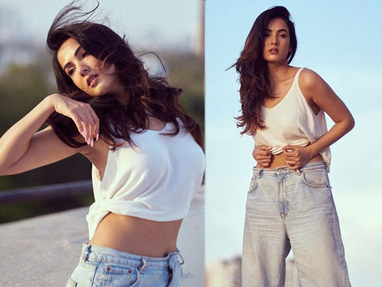 Alluring Looks Of Sonal Chauhan On Monday Morning